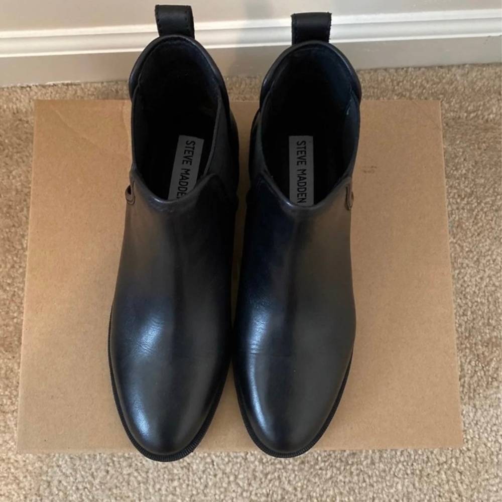 Brand new Steve Madden Chelsea booties, size 6 - Picture 3 of 4